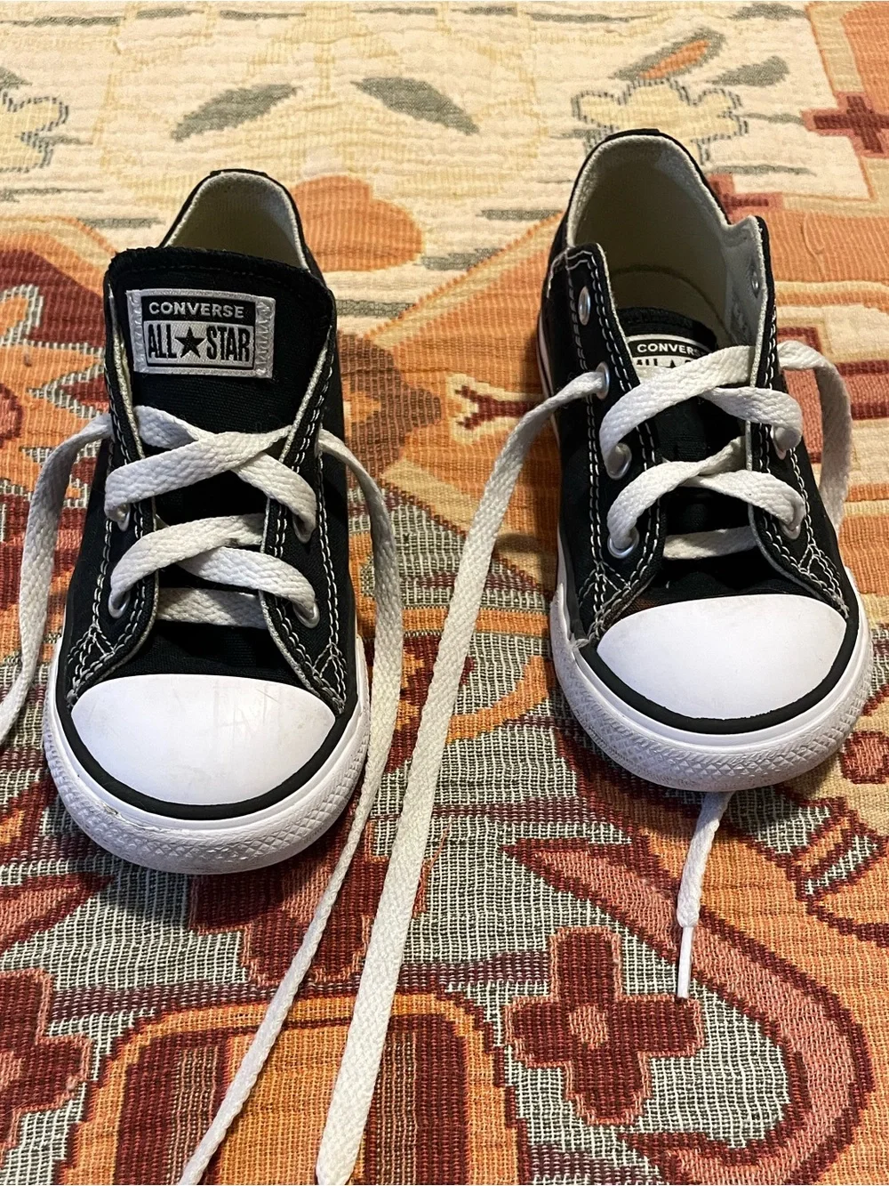 CONVERSE Black Low Top Kids Sneakers Sz 9